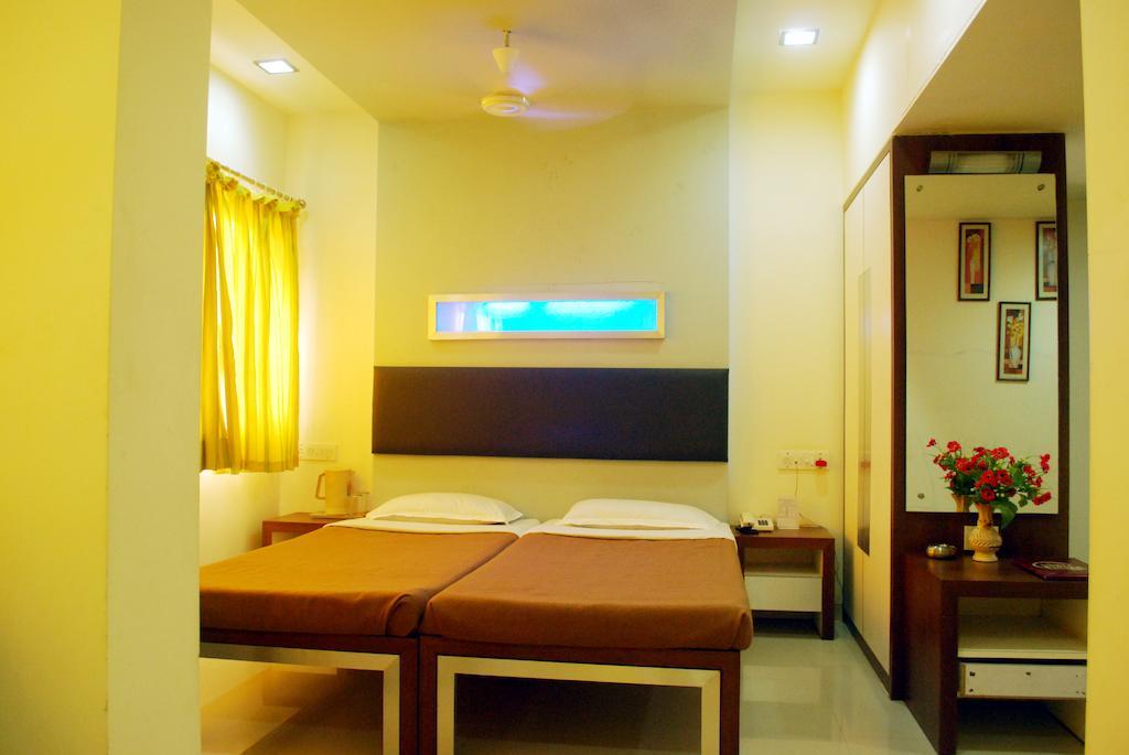 Hotel Sagar Kinara Mālvan Chambre photo